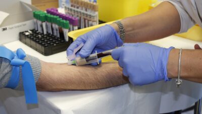 Američki Crveni križ u svom upitniku za darivatelje krvi nije priznao da su cjepiva protiv Covida štetna