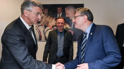 Je li HSS bio i ostao stranka desnog centra?