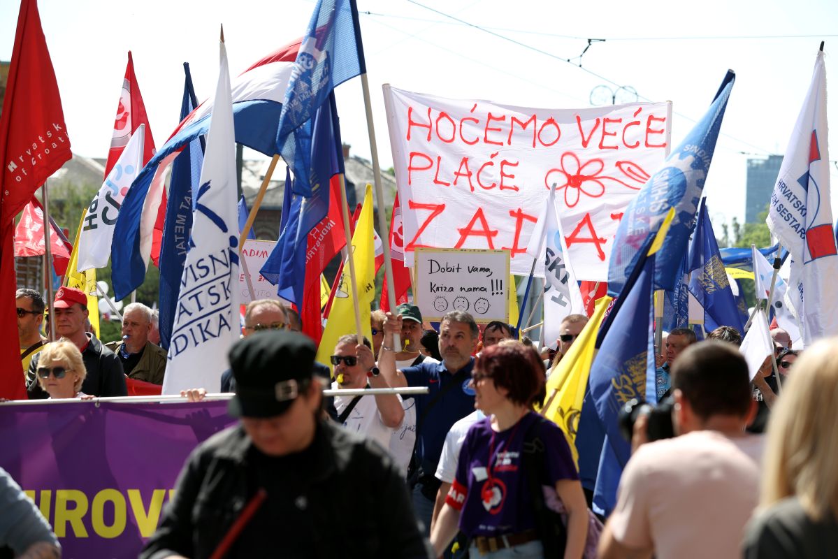Radnicima u javnim službama nakon više od desetljeća zamrzavaju se plaće
